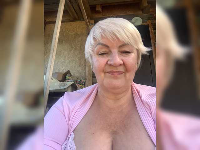 laura-milf live cam on BongaCams