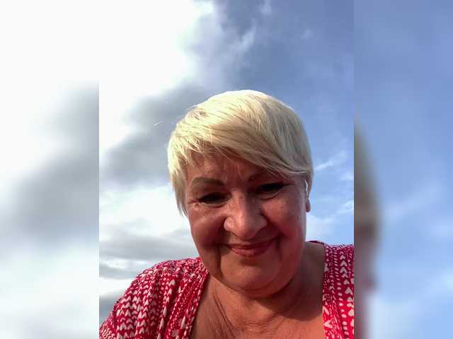 Laura-milf live webcam show