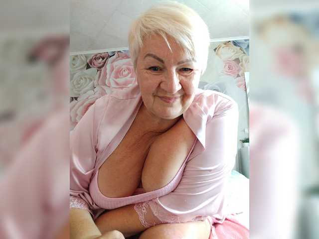 laura-milf live cam on BongaCams