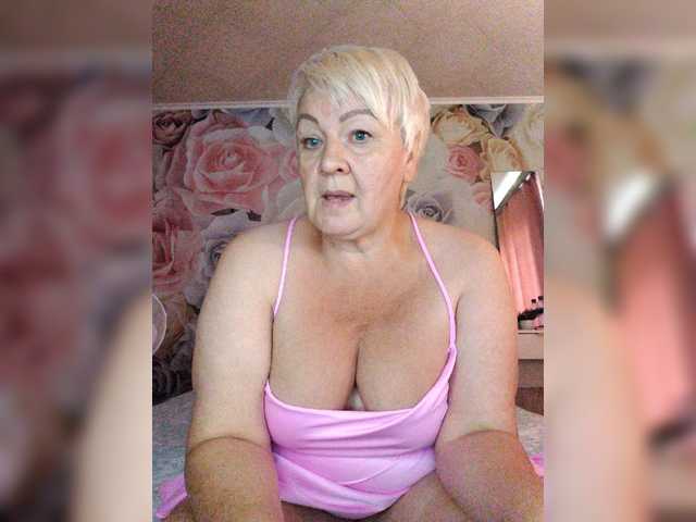 laura-milf live cam on BongaCams