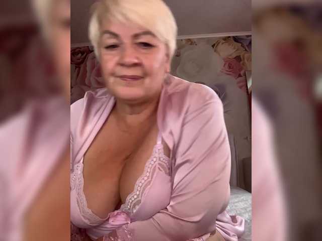 laura-milf live cam on BongaCams