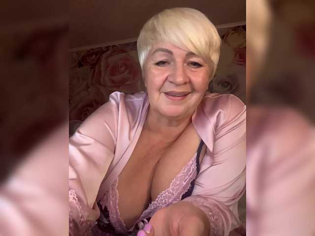 laura-milf live cam on BongaCams