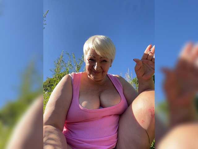 laura-milf live cam on BongaCams