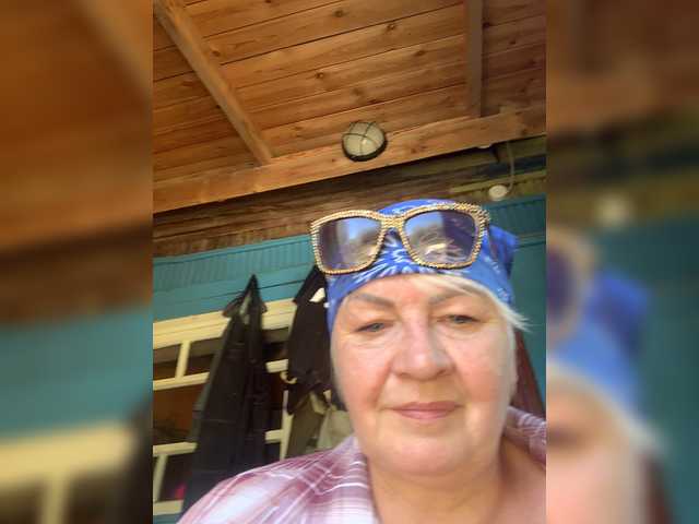 laura-milf live cam on BongaCams