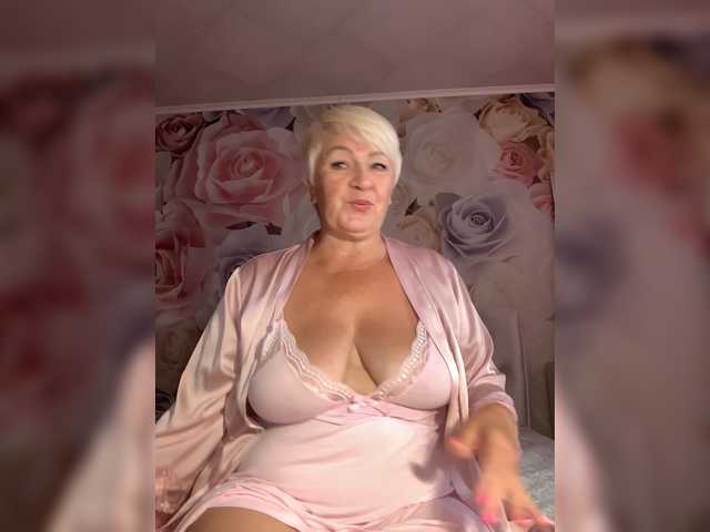 laura-milf live cam on BongaCams