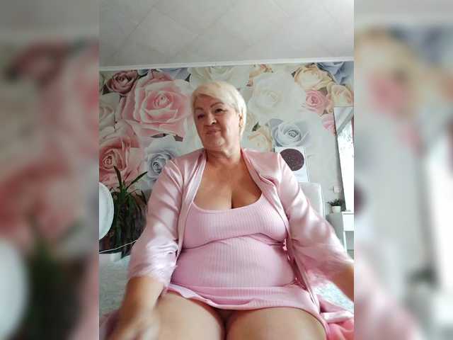 laura-milf live cam on BongaCams