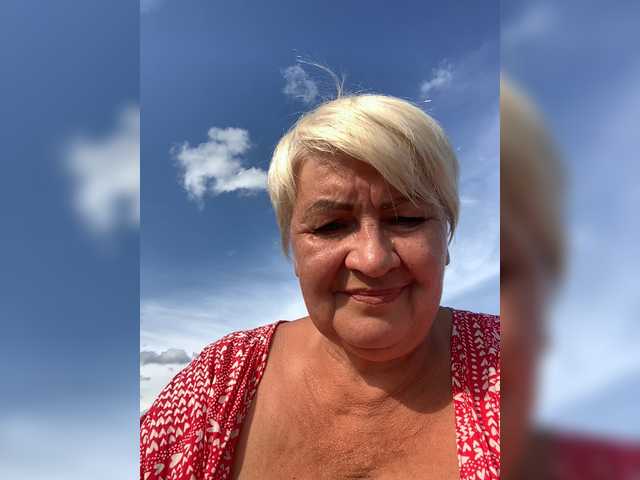 Laura-milf live webcam show