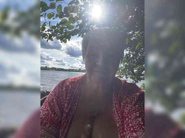 Laura-milf webcam