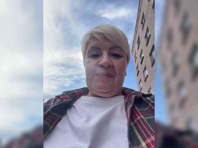 Laura-milf webcam