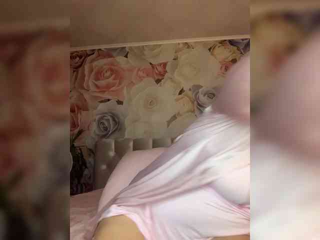 Laura-milf webcam