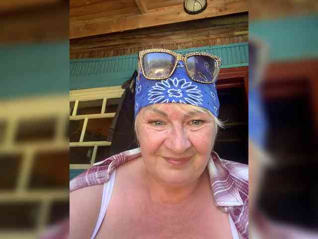 Laura-milf webcam
