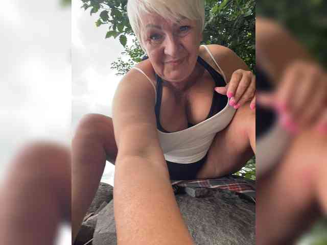 Laura-milf webcam