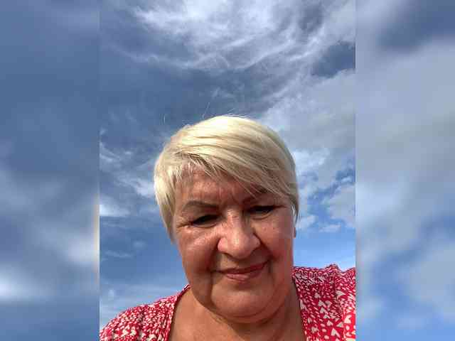 Laura-milf webcam