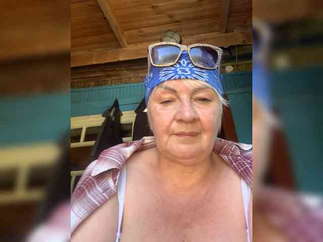 Laura-milf webcam