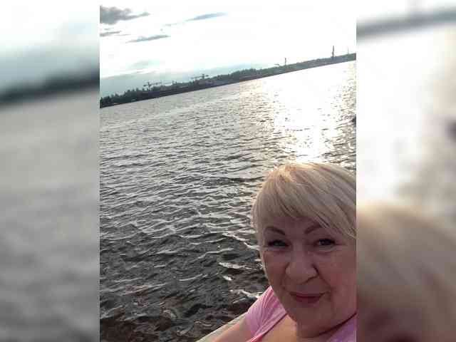 Laura-milf webcam