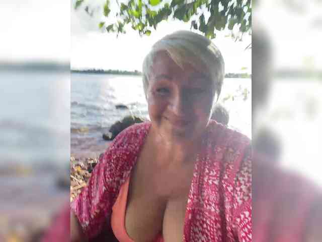 Laura-milf webcam