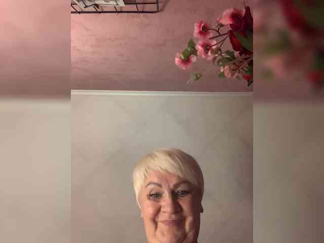 Laura-milf webcam