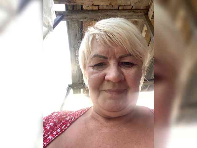 Laura-milf webcam