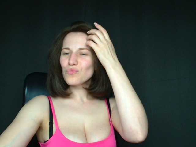 BellaKisss1 live cam on BongaCams
