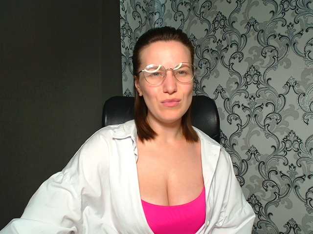 le modèle BellaKisss1 est en webcam porno dans un show sur le site bongacams, il possède les tags suivants: White/Caucasian,Brunette,Shaved