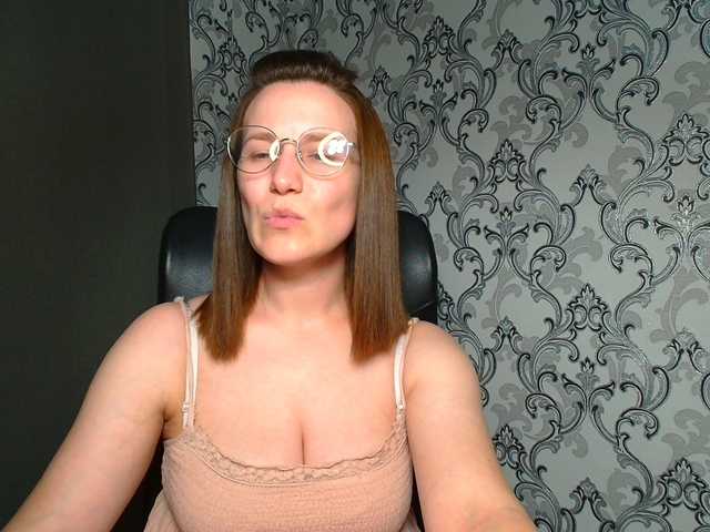 BellaKisss1 live cam on BongaCams