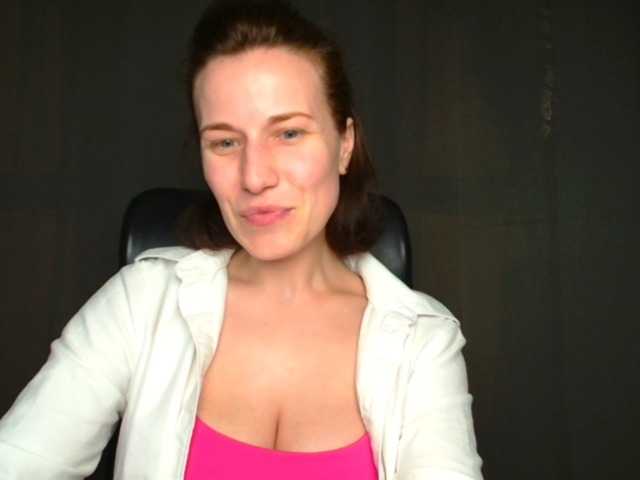 BellaKisss1 Live Cam and Statistics on UnifiedCams