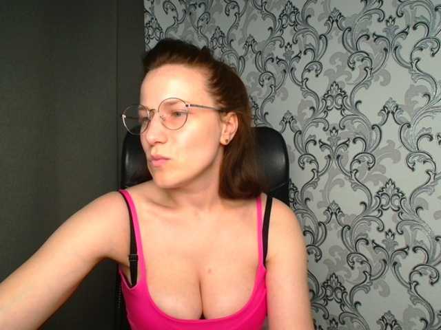 BellaKisss1 live cam on BongaCams
