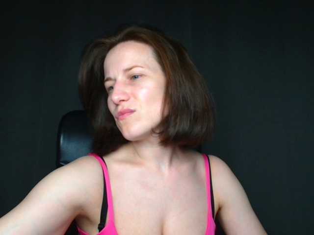 BellaKisss1 live cam on BongaCams