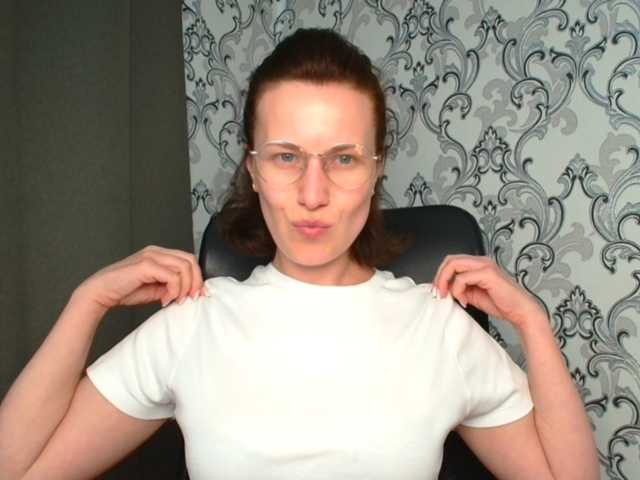 BellaKisss1 live cam on BongaCams