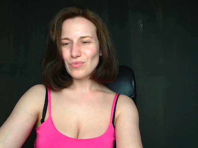 BellaKisss1 live cam on BongaCams