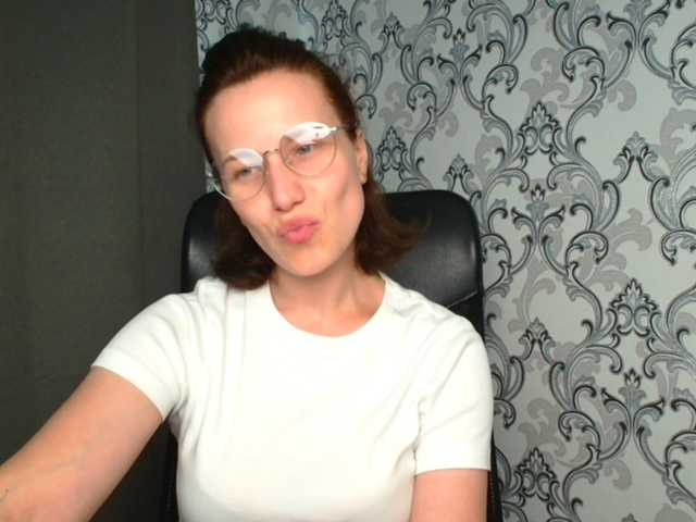 BellaKisss1 live cam on BongaCams