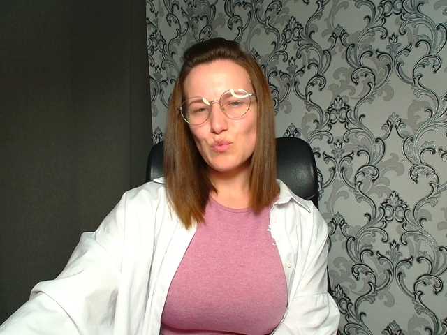 BellaKisss1 live cam on BongaCams