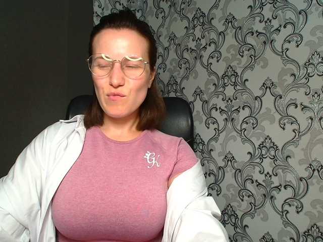 BellaKisss1 live cam on BongaCams