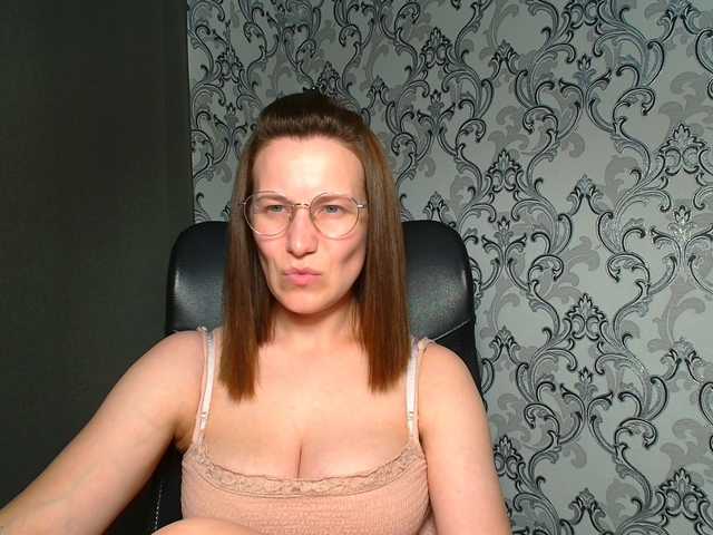 BellaKisss1 live cam on BongaCams