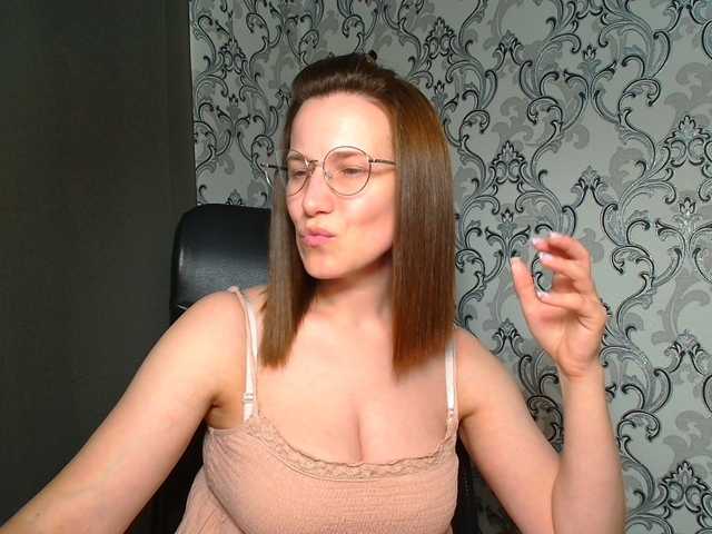 BellaKisss1 live cam on BongaCams