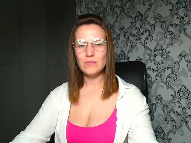BellaKisss1 live cam on BongaCams