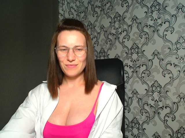 BellaKisss1 live cam on BongaCams