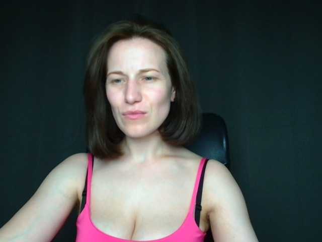 BellaKisss1 live cam on BongaCams