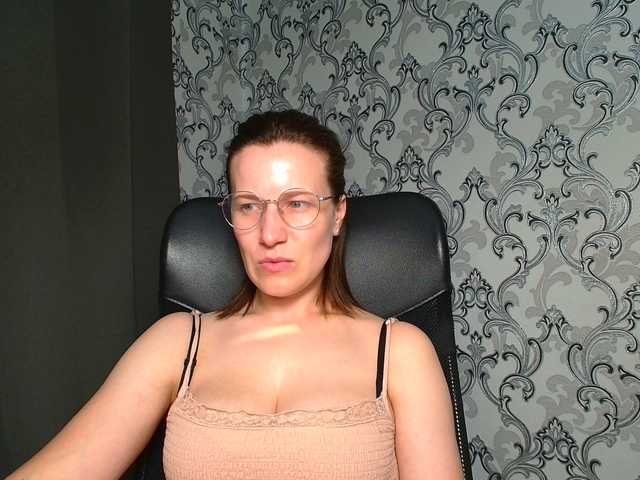 BellaKisss1 live cam on BongaCams