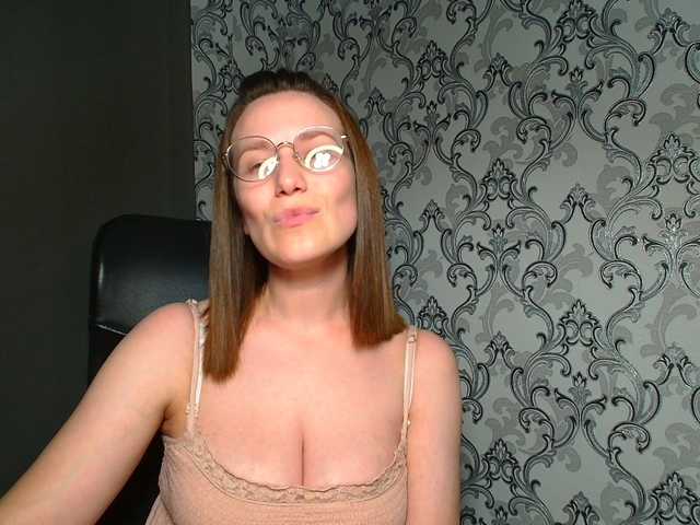 BellaKisss1 live cam on BongaCams
