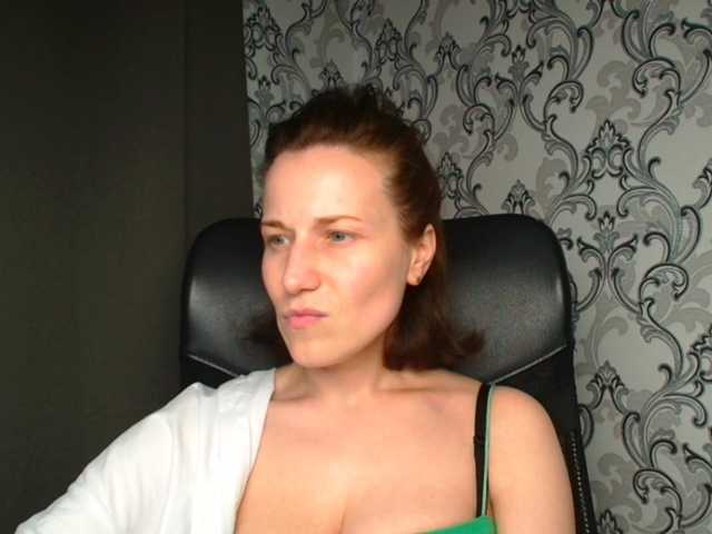 BellaKisss1 live cam on BongaCams