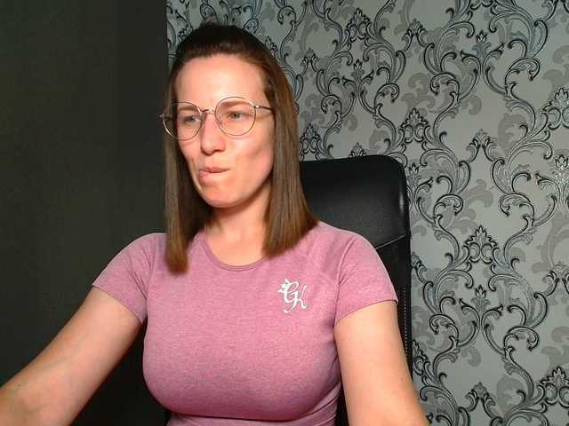 BellaKisss1 live cam on BongaCams
