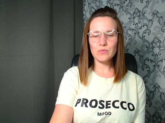 BellaKisss1 live cam on BongaCams