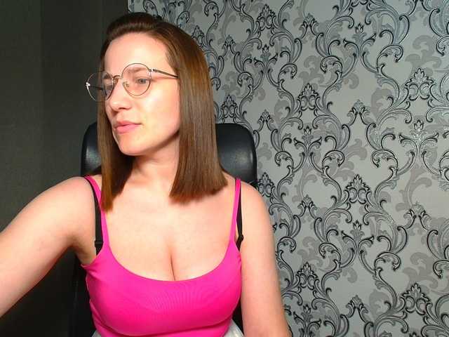 BellaKisss1 live cam on BongaCams