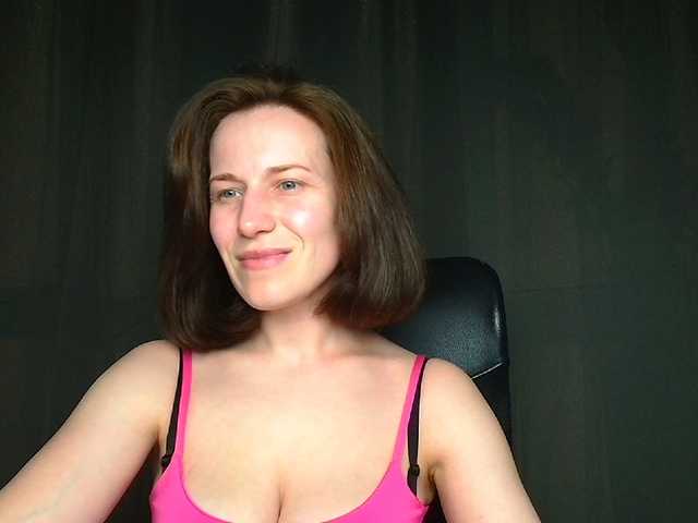 BellaKisss1 live cam on BongaCams