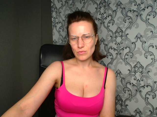 BellaKisss1 live cam on BongaCams