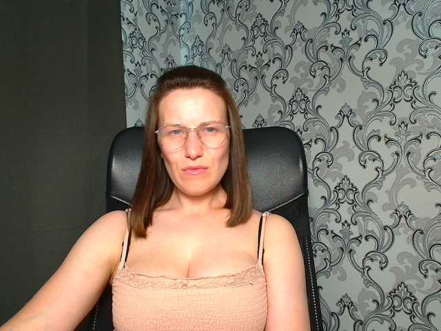 BellaKisss1 live cam on BongaCams