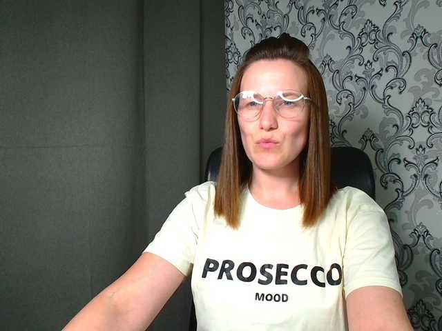 BellaKisss1 live cam preview