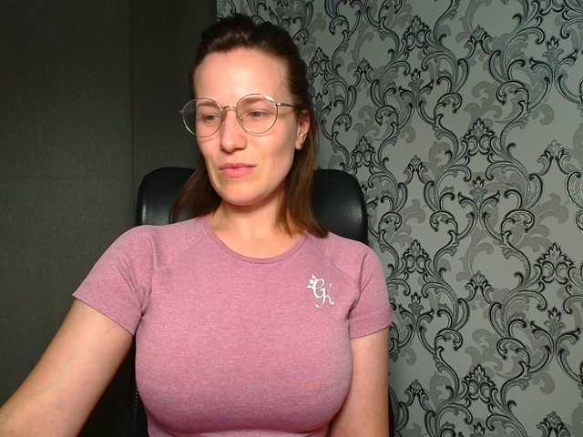 BellaKisss1 live cam on BongaCams