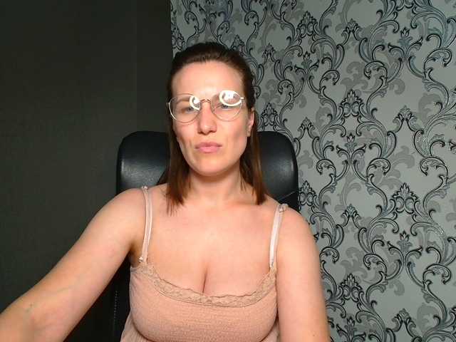 BellaKisss1 live cam on BongaCams